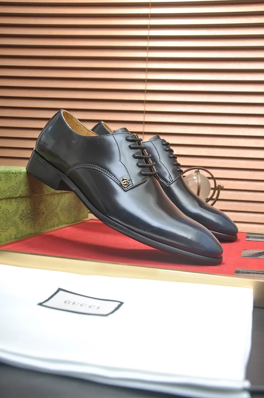 Men's shoes💰500💶Italy's top luxury men's shoe giant (GUCCI) (Gucci) (full cowhide lining) new arrival🍃Original European style🔰 Pleasant to the eye😍In order to make the shoes more durable and non-deformable🌀The production continues to follow traditional methods but there is still no lack of innovation💪Choose original sheepskin for the leather♻️ Smooth and natural And extra bright ⭐Made of imported cowhide, the first choice of rich people 38-45 (45 customized)